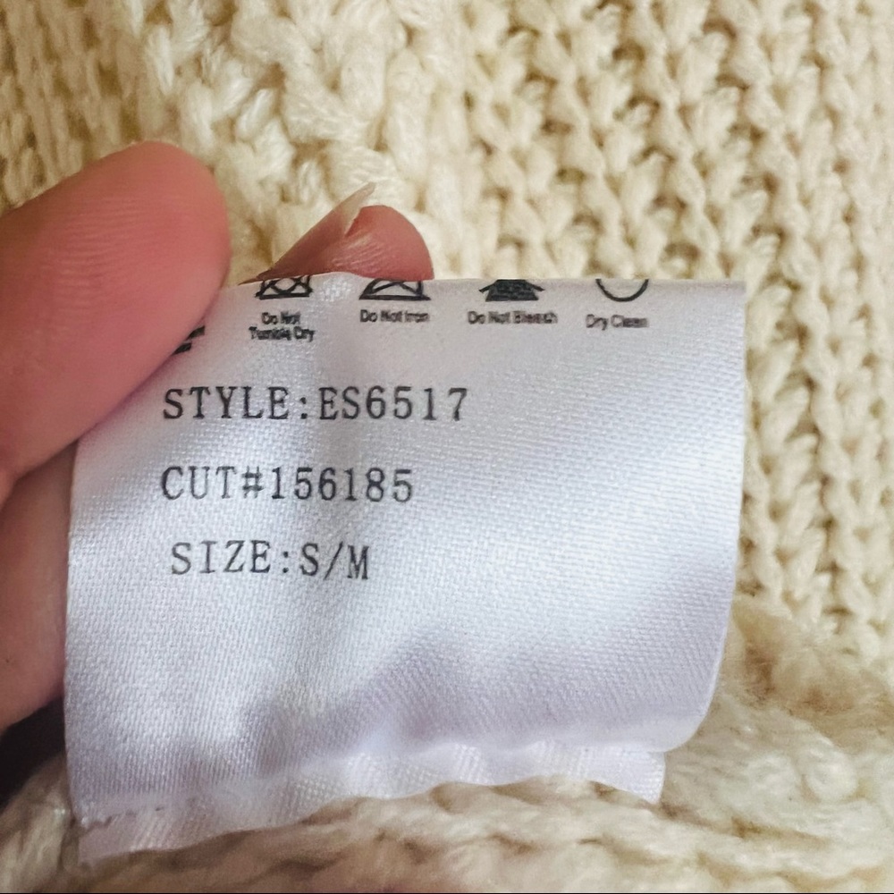 Fashion Nova Oversized Knit Sweater Cream Color Size S/M - Picture 9 of 9